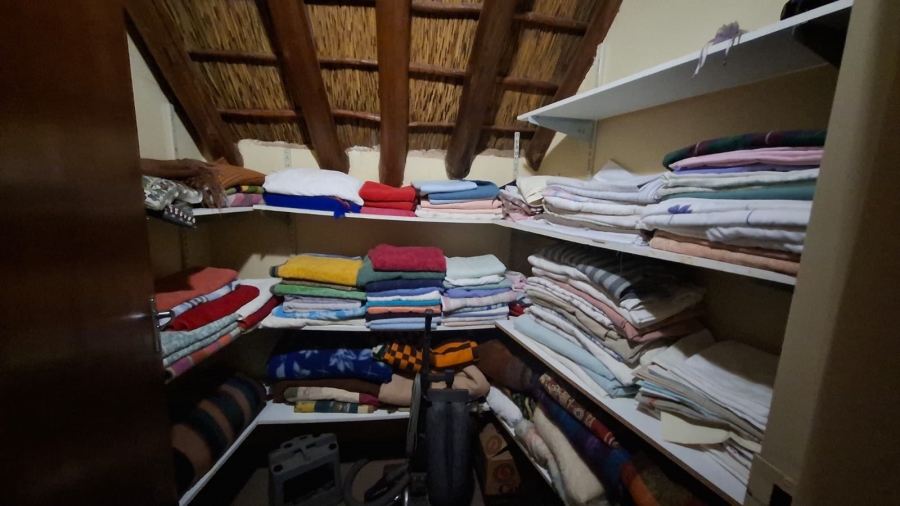 6 Bedroom Property for Sale in Mooivallei Park North West